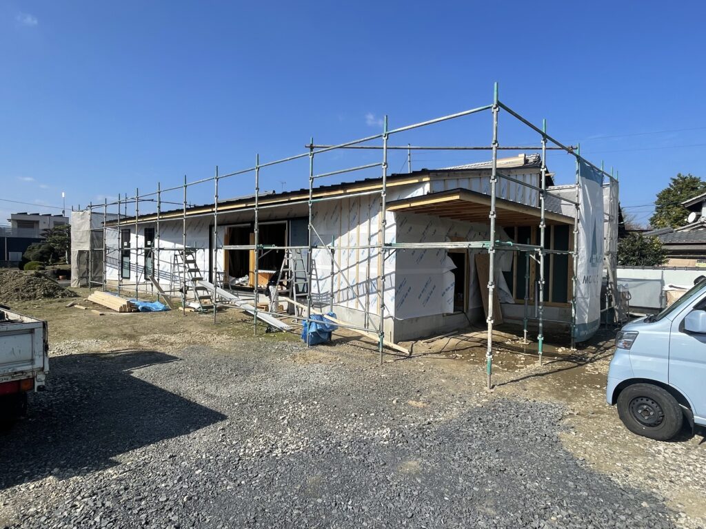 岐阜市小西郷に建設中の木造平屋建て住宅の外観写真